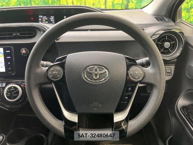 Toyota AQUA 2018-03 8457030-4