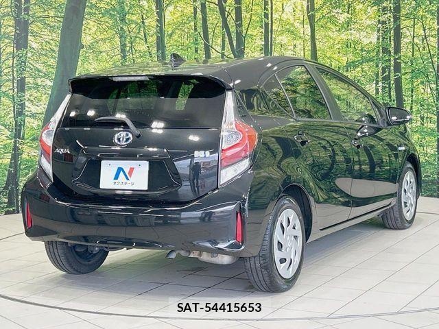 Toyota AQUA 2018-05 8457027-16