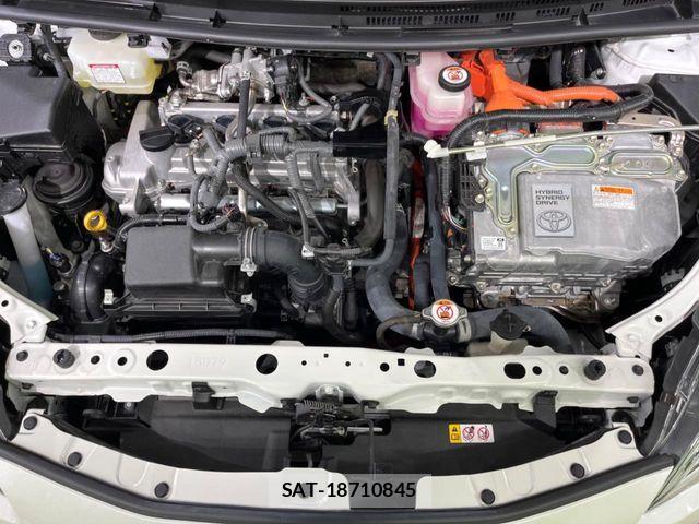 Toyota AQUA 2020-11 8457016-17