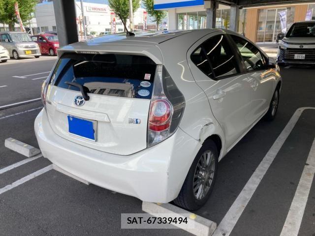 Toyota AQUA 2012-01 8485027-3