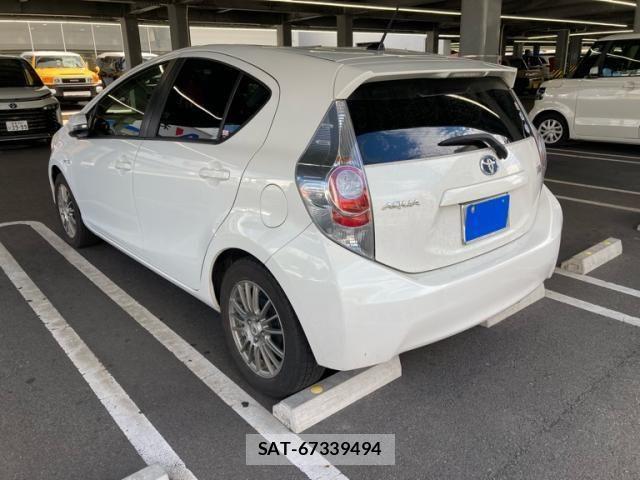 Toyota AQUA 2012-01 8485027-4