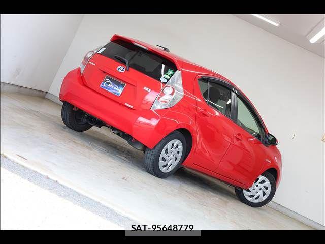 Toyota AQUA 2012-12 8485023-11