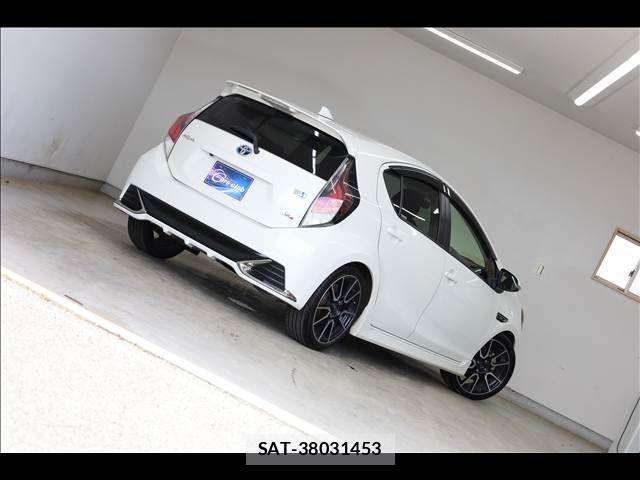 Toyota AQUA 2015-02 8485018-11