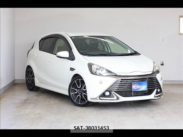 Toyota AQUA 2015-02 8485018-1