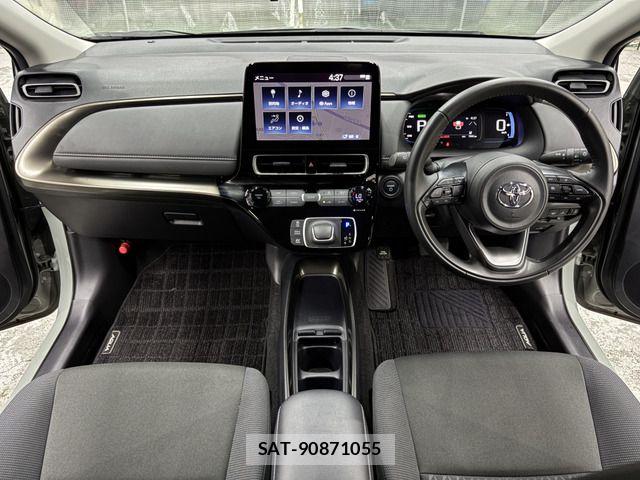 Toyota AQUA 2024-12 8484997-3