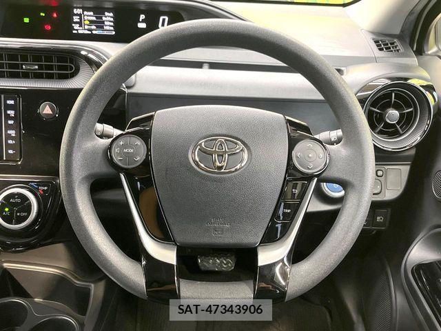 Toyota AQUA 2018-10 8484998-10