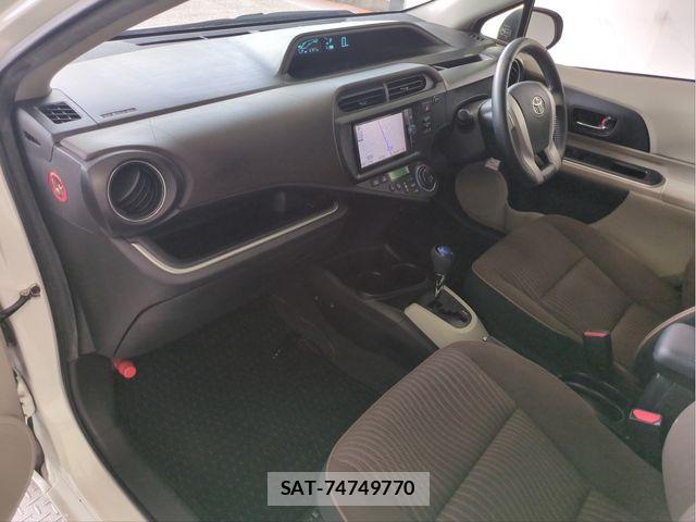 Toyota AQUA 2014-02 8485022-2
