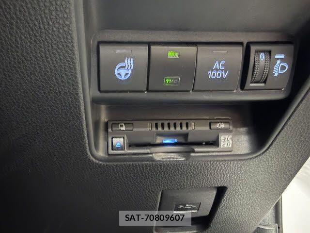 Toyota AQUA 2023-08 8484996-11