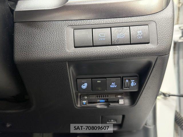 Toyota AQUA 2023-08 8484996-12