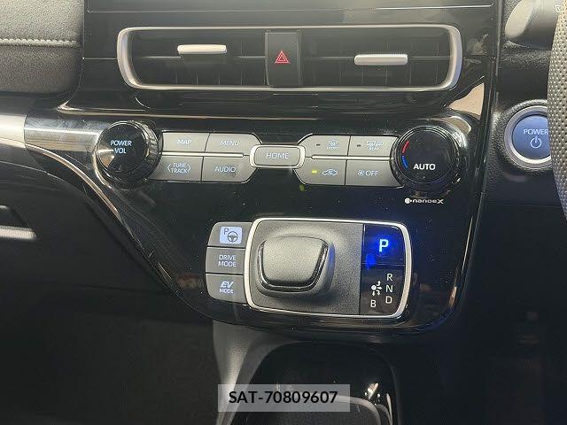 Toyota AQUA 2023-08 8484996-13