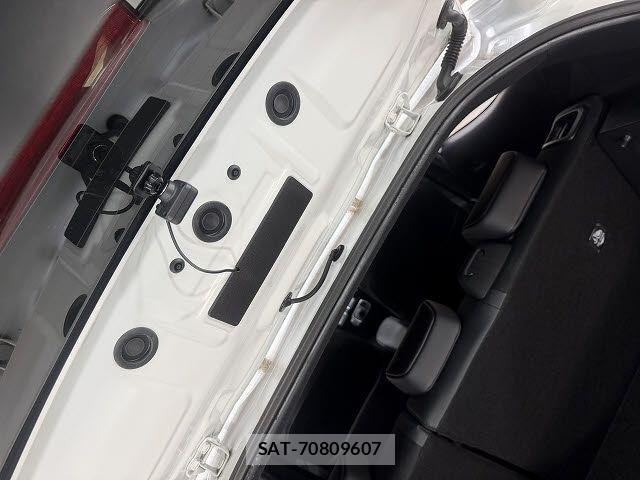 Toyota AQUA 2023-08 8484996-16