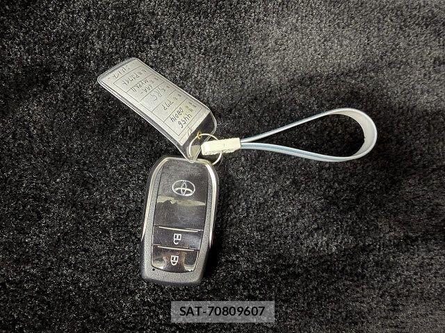 Toyota AQUA 2023-08 8484996-21
