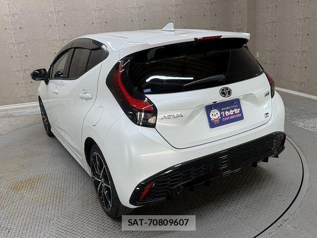 Toyota AQUA 2023-08 8484996-2
