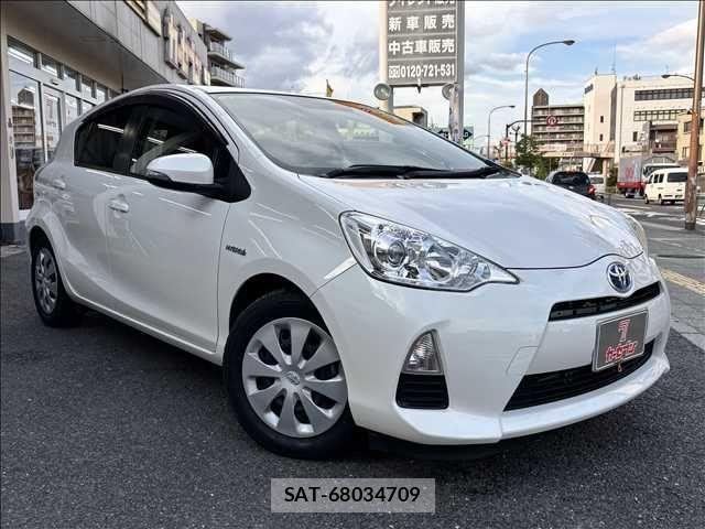 Toyota AQUA 2013-10 8523525-0