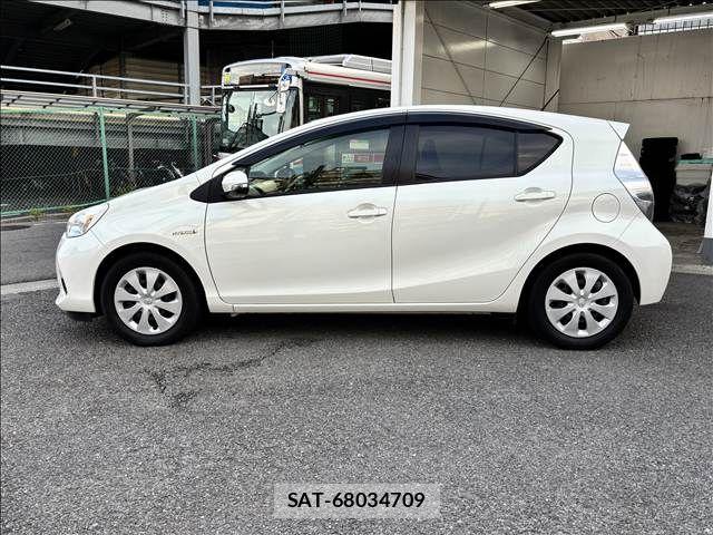 Toyota AQUA 2013-10 8523525-9