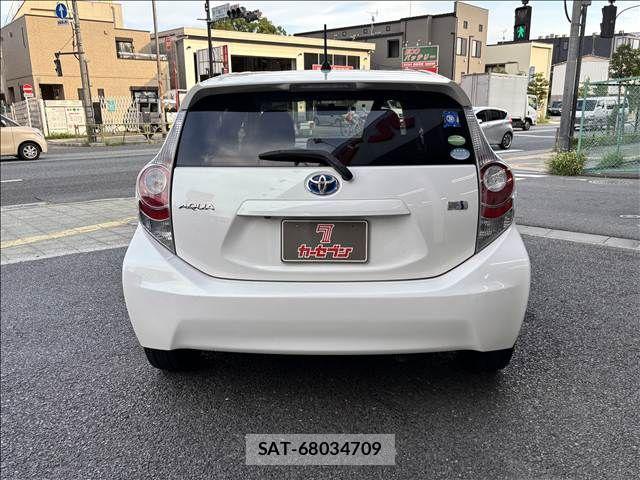 Toyota AQUA 2013-10 8523525-12