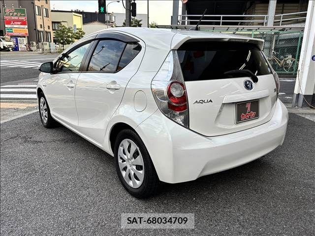 Toyota AQUA 2013-10 8523525-13