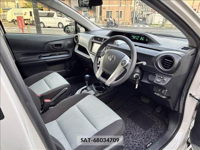 Toyota AQUA 2013-10 8523525-14