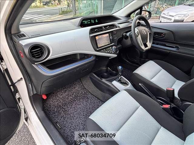 Toyota AQUA 2013-10 8523525-17