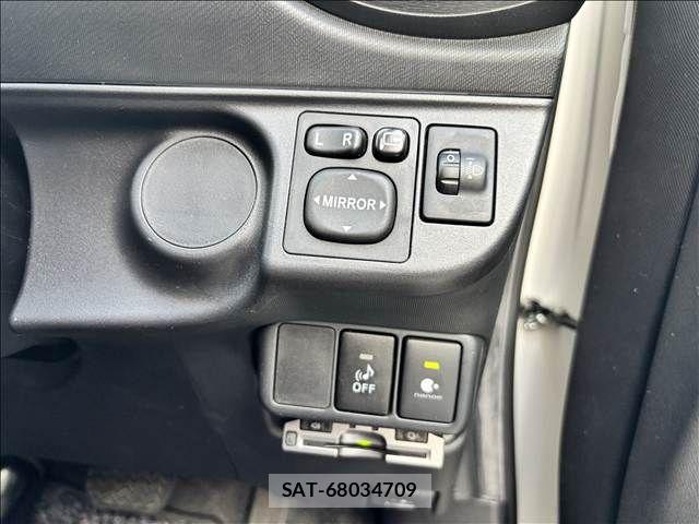 Toyota AQUA 2013-10 8523525-23