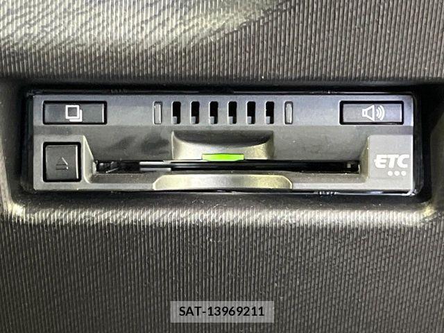 Toyota AQUA 2017-09 8523501-6