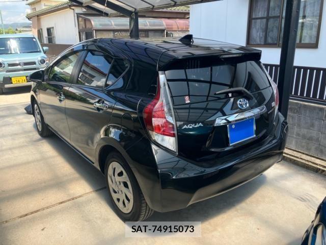 Toyota AQUA 2017-02 8523539-3