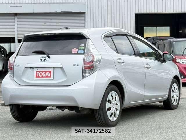 Toyota AQUA 2013-07 8523531-20