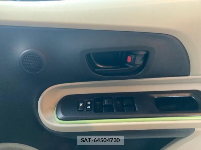 Toyota AQUA 2013-08 8523552-14