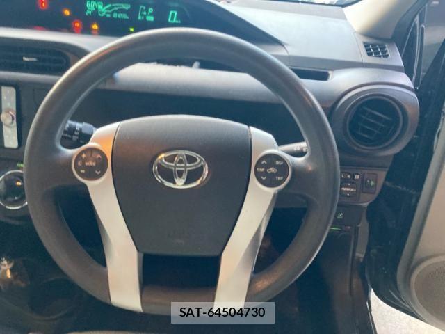 Toyota AQUA 2013-08 8523552-16