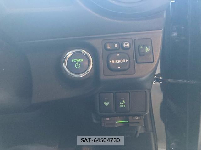 Toyota AQUA 2013-08 8523552-17
