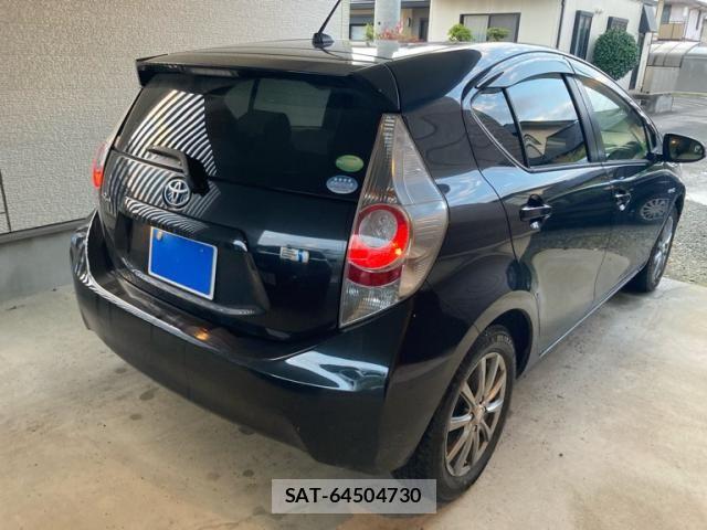 Toyota AQUA 2013-08 8523552-6