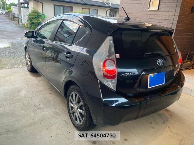 Toyota AQUA 2013-08 8523552-7