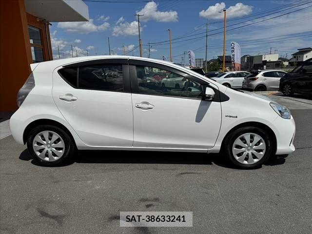 Toyota AQUA 2014-03 8523551-10