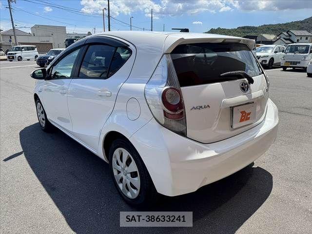 Toyota AQUA 2014-03 8523551-12