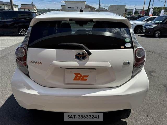Toyota AQUA 2014-03 8523551-13