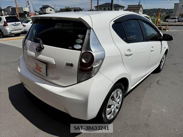 Toyota AQUA 2014-03 8523551-14