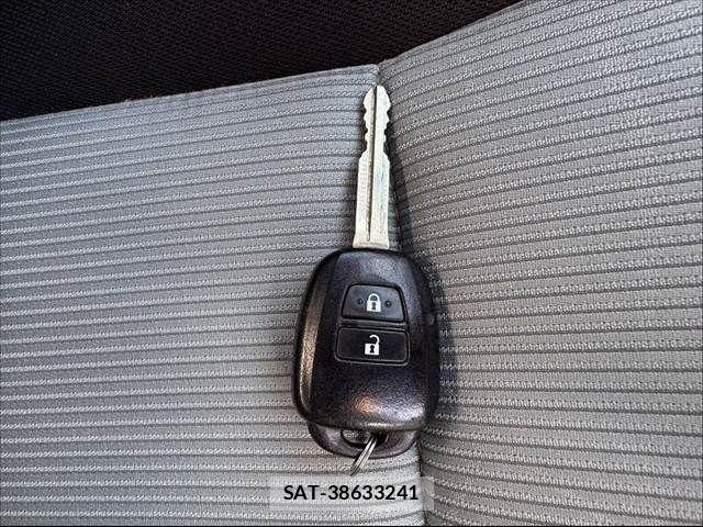 Toyota AQUA 2014-03 8523551-6
