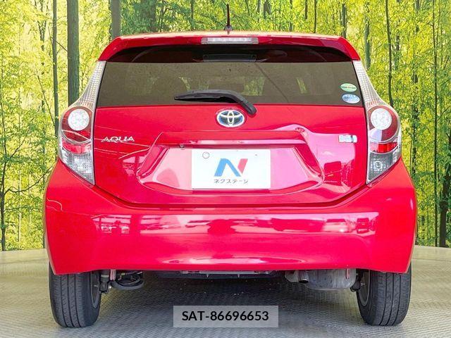 Toyota AQUA 2013-12 8523537-14