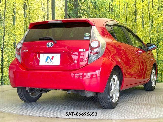 Toyota AQUA 2013-12 8523537-16