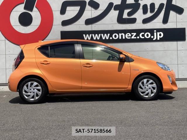 Toyota AQUA 2015-10 8523516-19