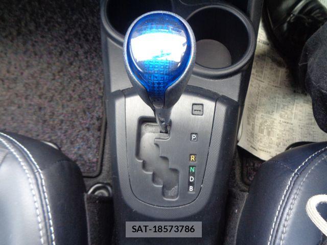 Toyota AQUA 2013-09 8523541-21