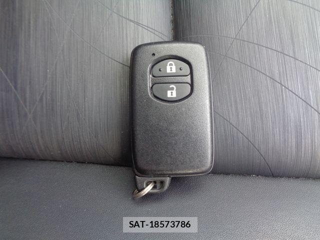 Toyota AQUA 2013-09 8523541-27