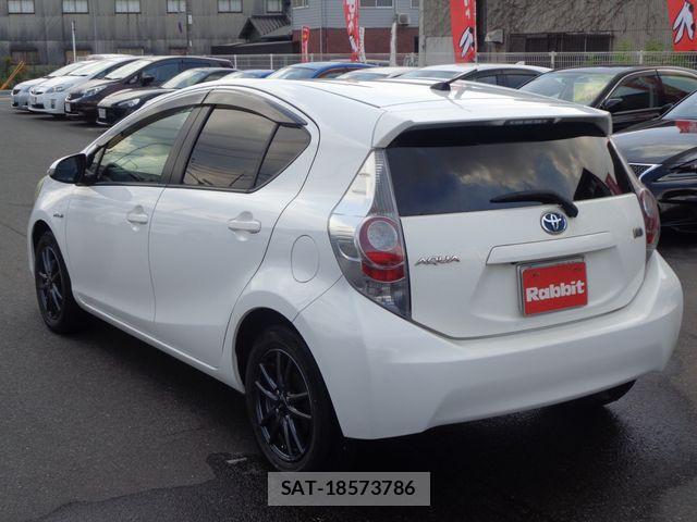 Toyota AQUA 2013-09 8523541-2