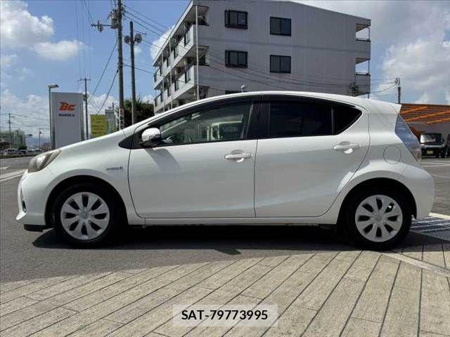 Toyota AQUA 2013-06 8523540-10