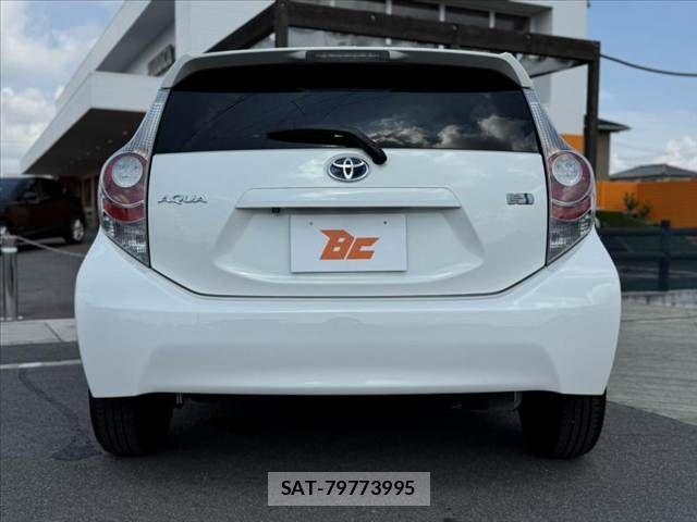 Toyota AQUA 2013-06 8523540-13