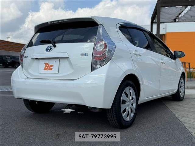 Toyota AQUA 2013-06 8523540-14