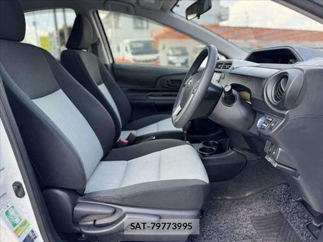 Toyota AQUA 2013-06 8523540-15