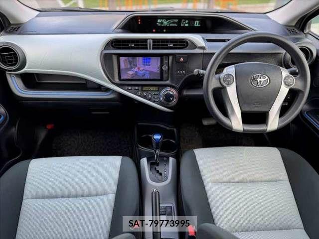 Toyota AQUA 2013-06 8523540-1