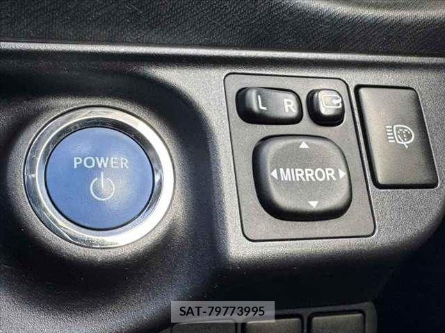 Toyota AQUA 2013-06 8523540-4