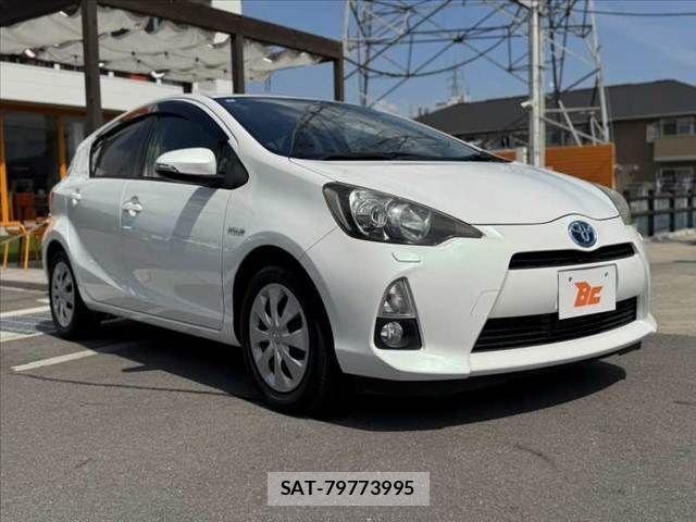 Toyota AQUA 2013-06 8523540-7